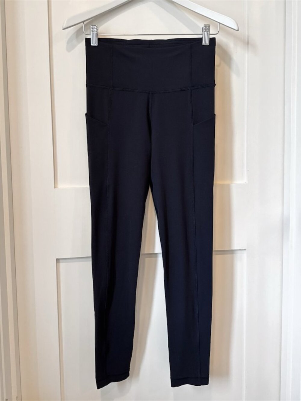 Aritzia TnaBREATHE Trace Hi-Rise Leggings with Pockets - Black - Medium